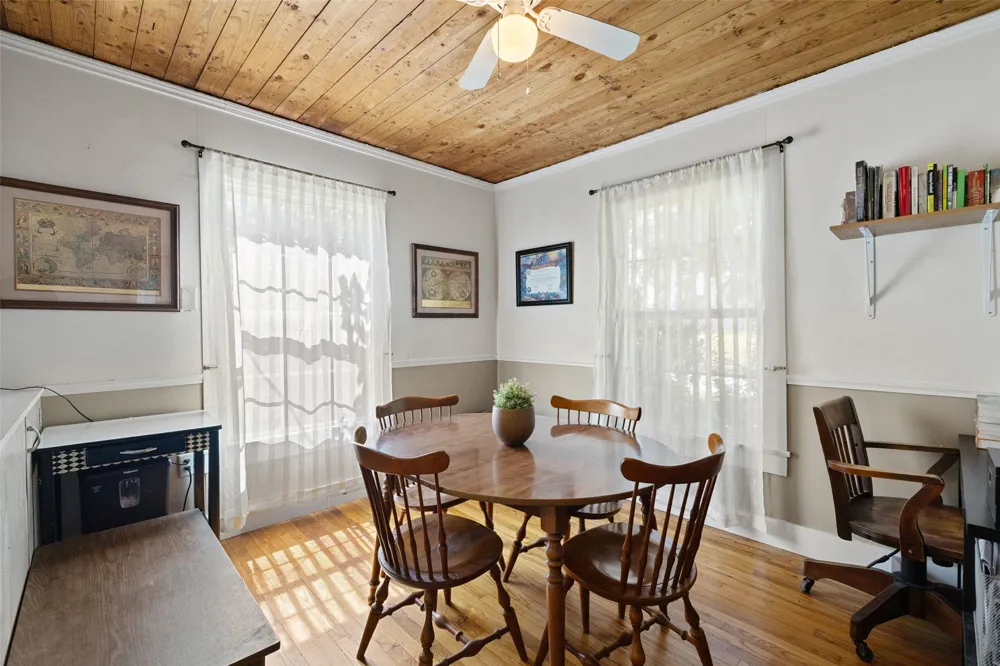 839 W 6th Street Taylor, TX 76574