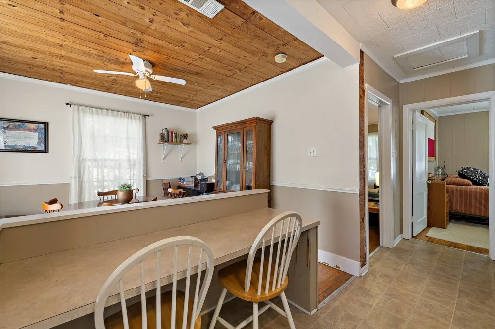 839 W 6th Street Taylor, TX 76574