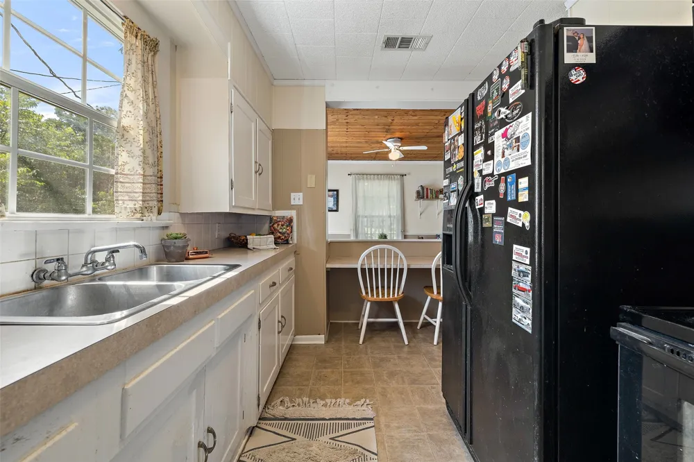 839 W 6th Street Taylor, TX 76574