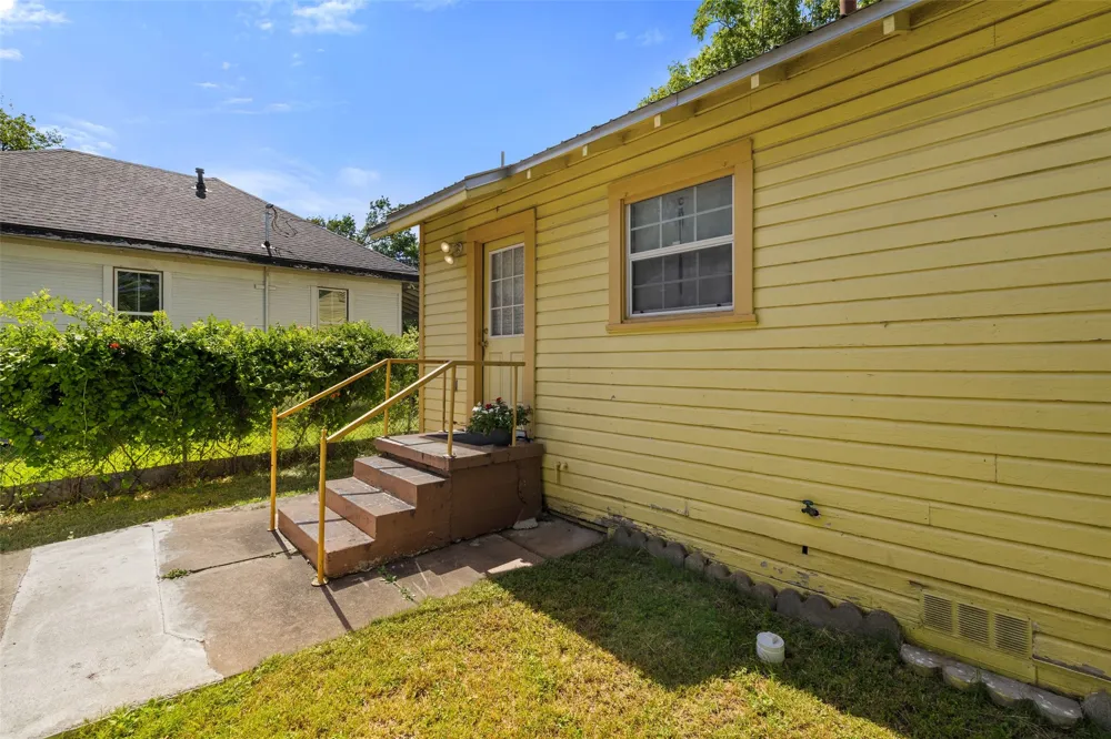 839 W 6th Street Taylor, TX 76574