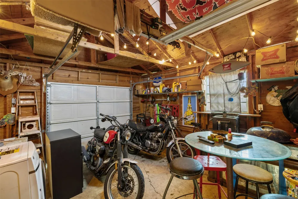 839 W 6th Street Taylor, TX 76574