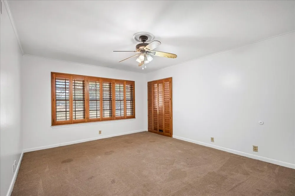 221 E 9th Street Flatonia, TX 78941