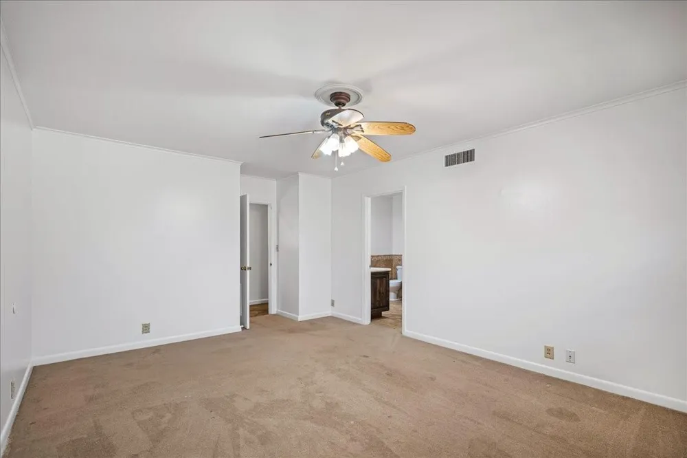 221 E 9th Street Flatonia, TX 78941