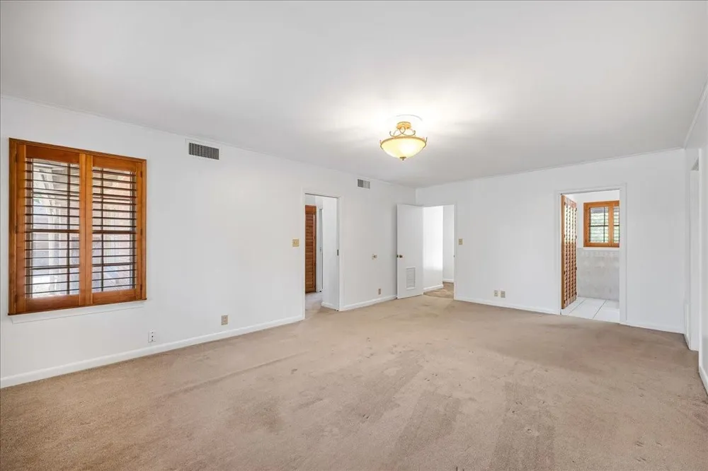 221 E 9th Street Flatonia, TX 78941