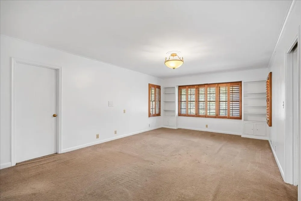 221 E 9th Street Flatonia, TX 78941
