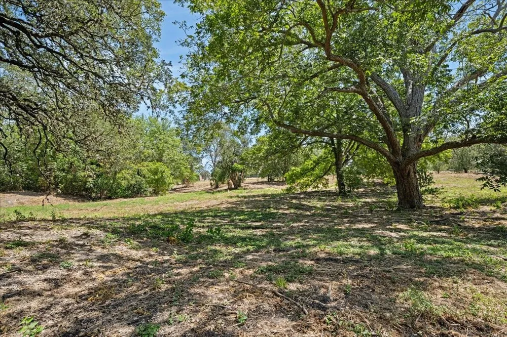 221 E 9th Street Flatonia, TX 78941
