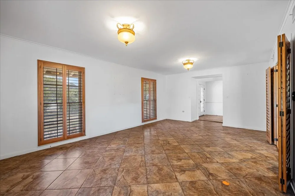 221 E 9th Street Flatonia, TX 78941