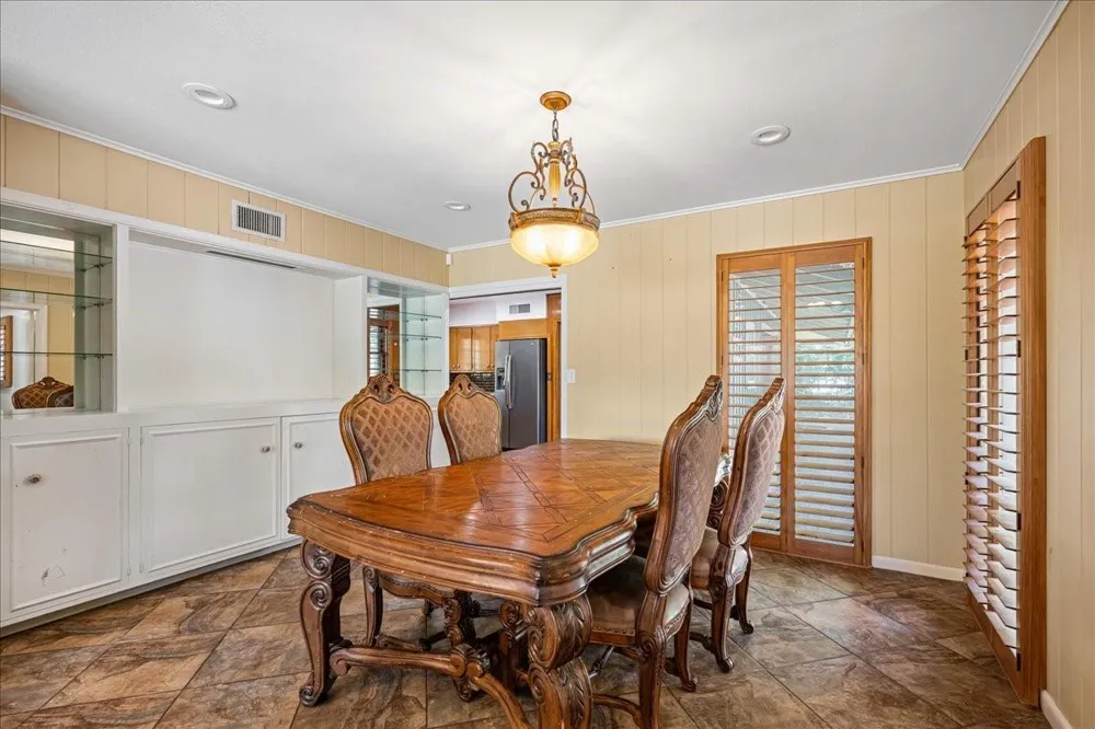 221 E 9th Street Flatonia, TX 78941
