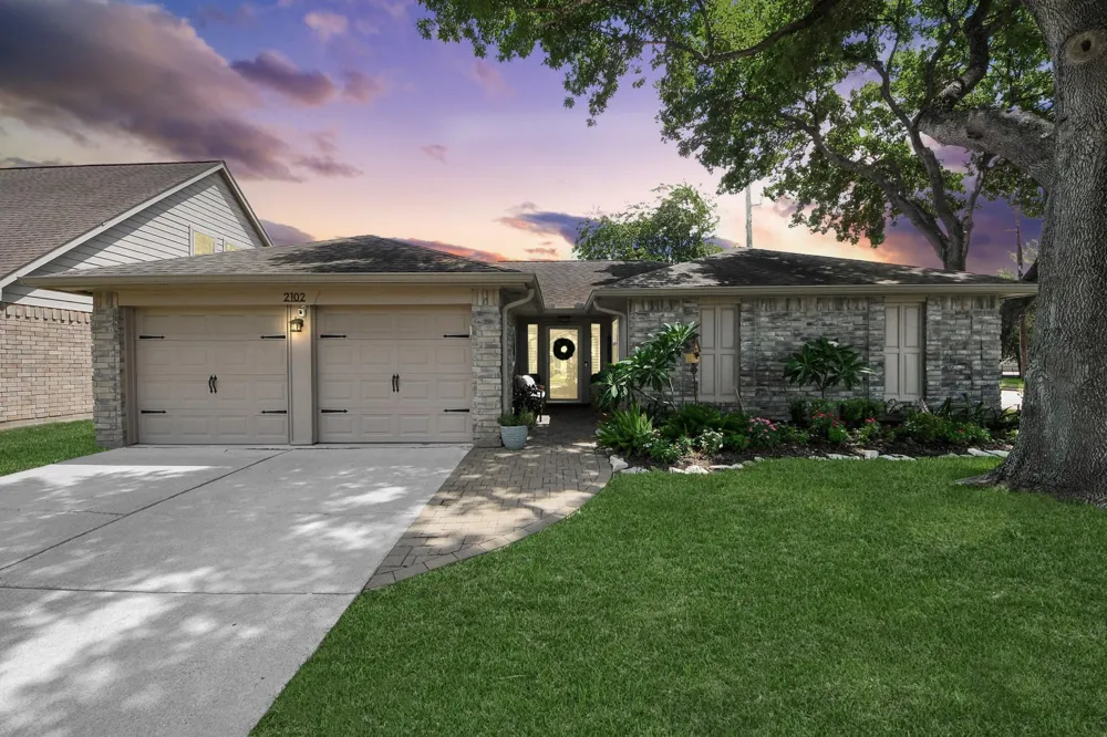 2102 Fountain Drive Sugar Land, TX 77478