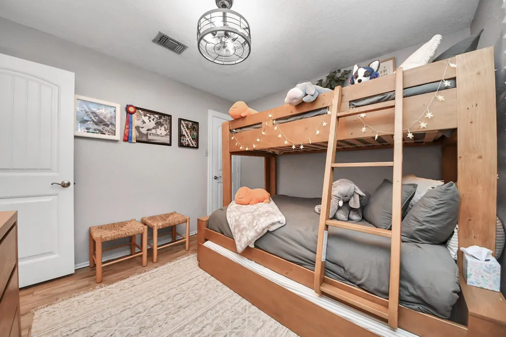 2102 Fountain Drive Sugar Land, TX 77478