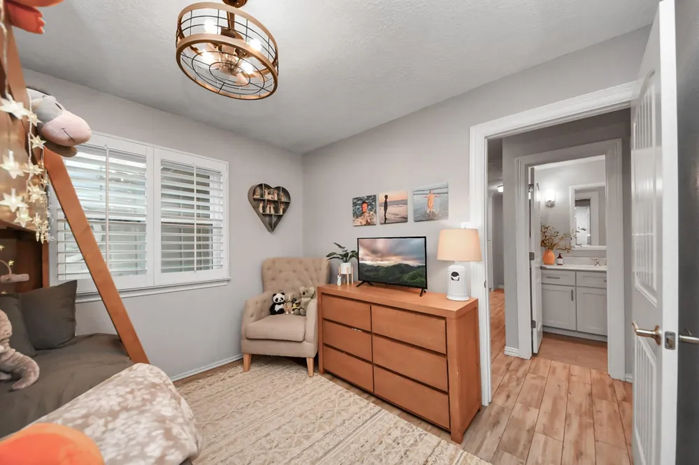 2102 Fountain Drive Sugar Land, TX 77478