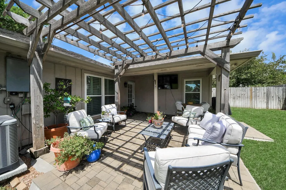 2102 Fountain Drive Sugar Land, TX 77478