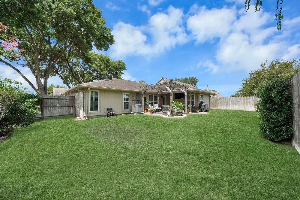 2102 Fountain Drive Sugar Land, TX 77478