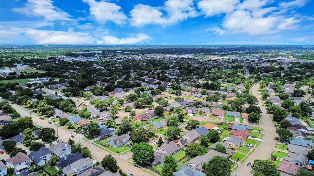 2102 Fountain Drive Sugar Land, TX 77478