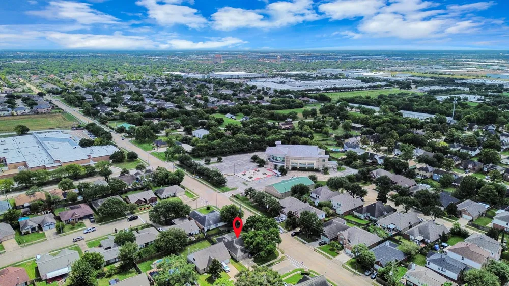 2102 Fountain Drive Sugar Land, TX 77478