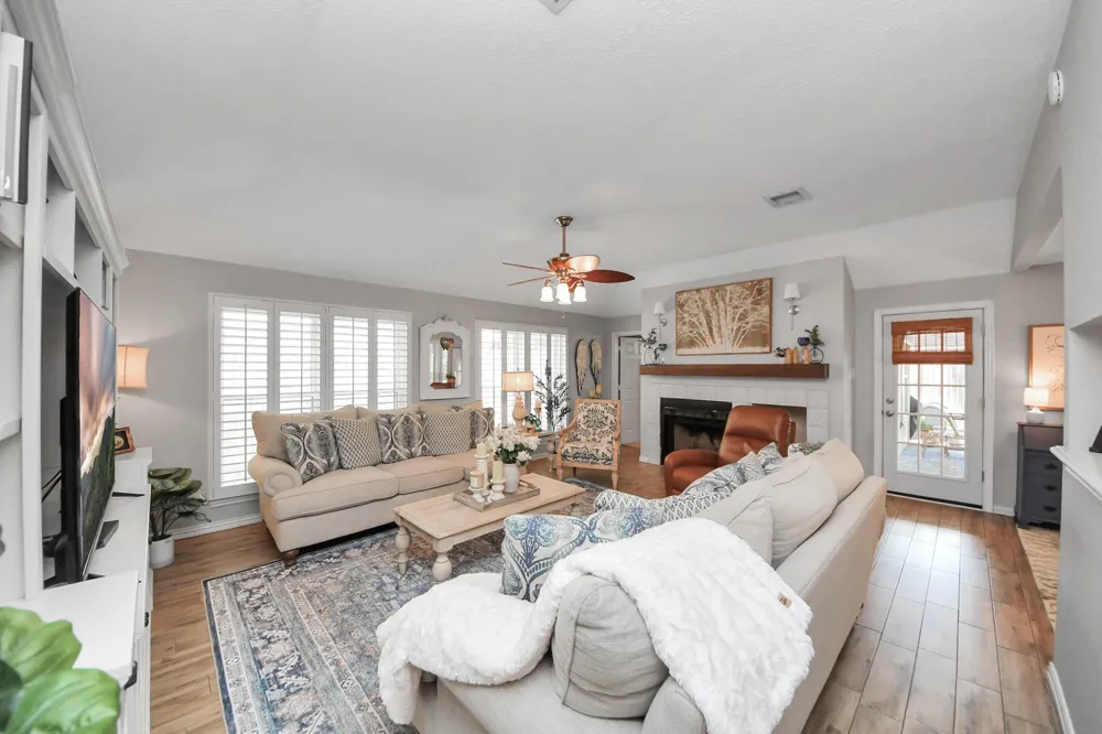 2102 Fountain Drive Sugar Land, TX 77478