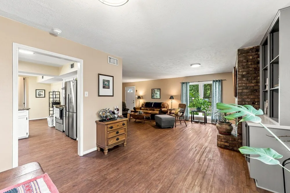 1850 Rollingwood Drive Huntsville, TX 77340