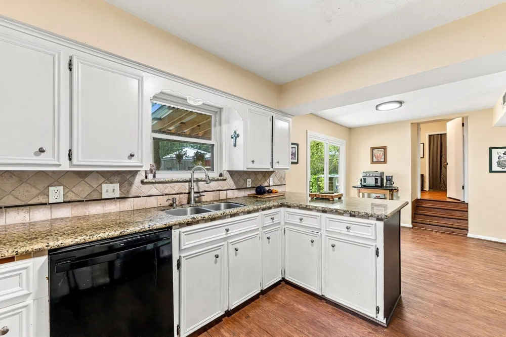 1850 Rollingwood Drive Huntsville, TX 77340