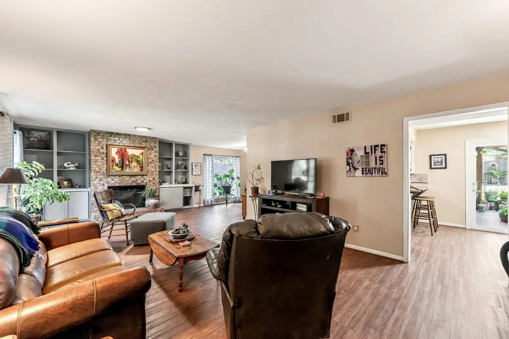 1850 Rollingwood Drive Huntsville, TX 77340