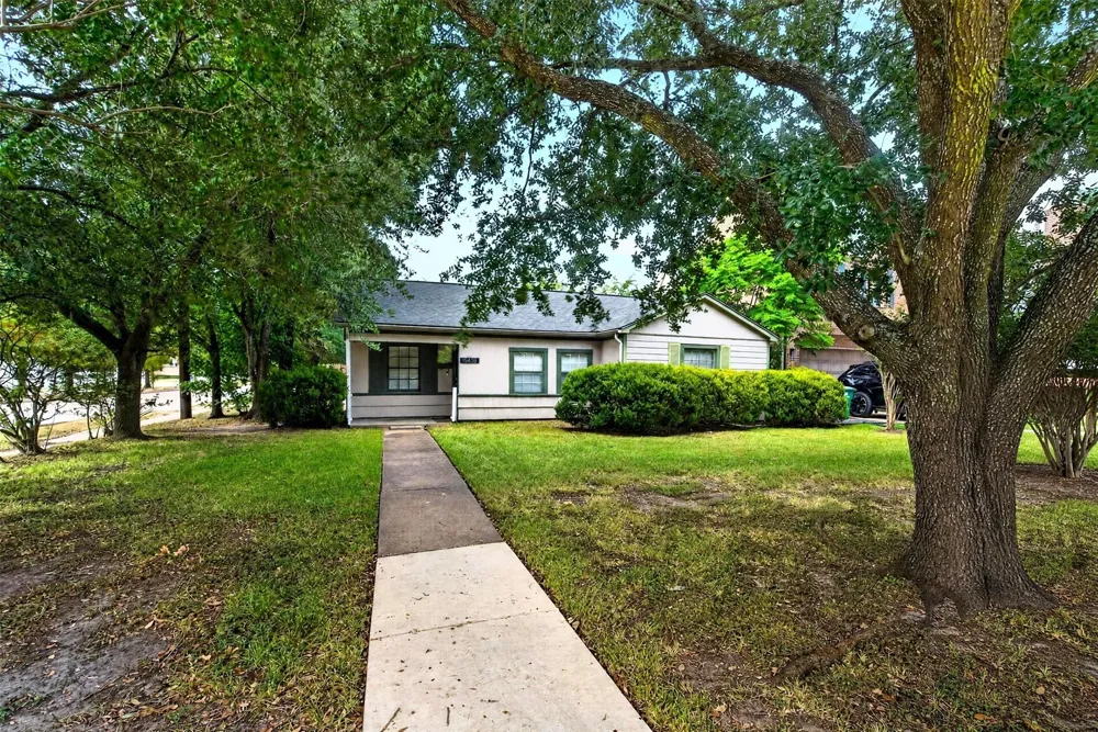 5418 Grand Lake Street Houston, TX 77081