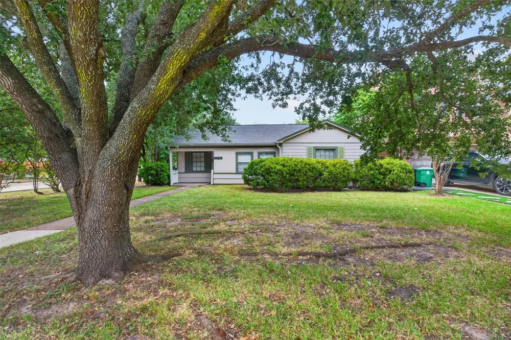 5418 Grand Lake Street Houston, TX 77081