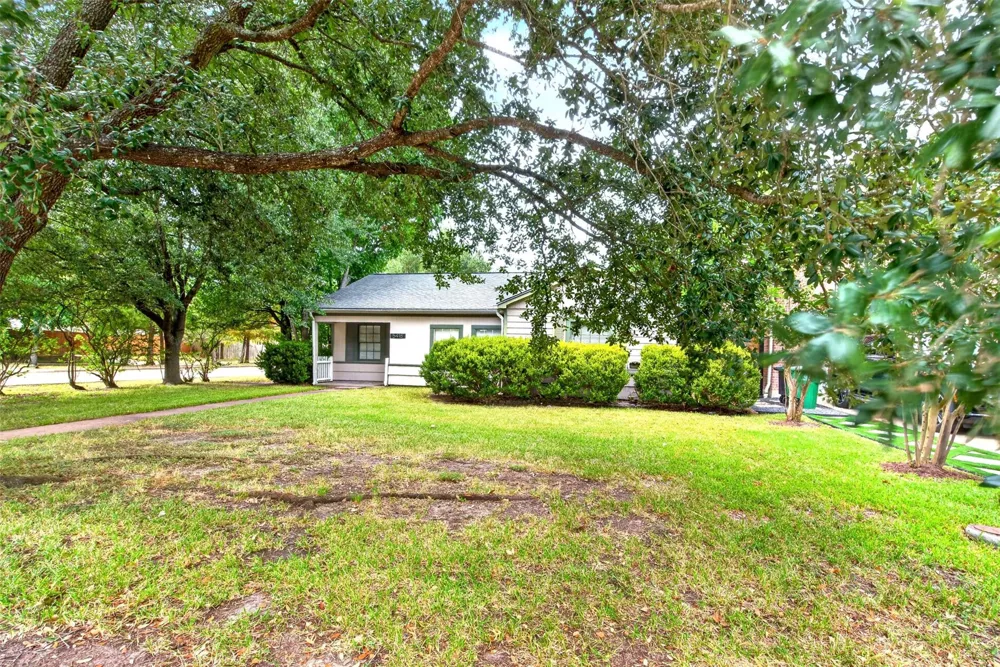 5418 Grand Lake Street Houston, TX 77081