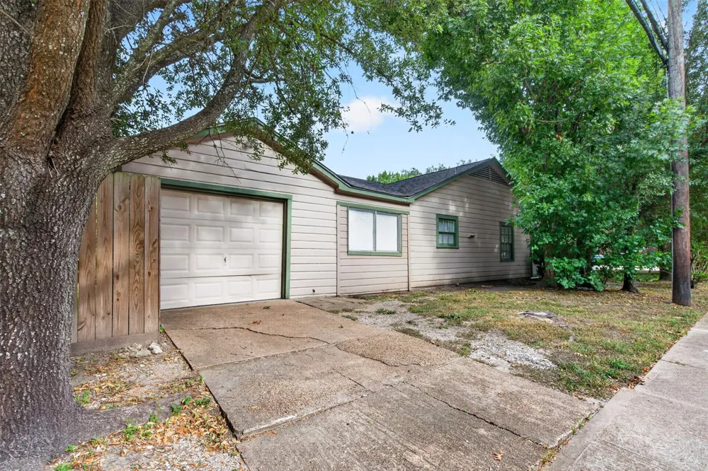 5418 Grand Lake Street Houston, TX 77081