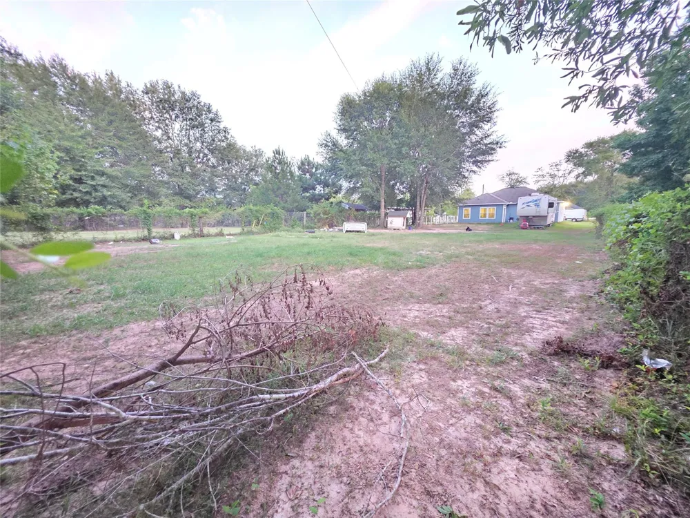 737 County Road 3406 Cleveland, TX 77327