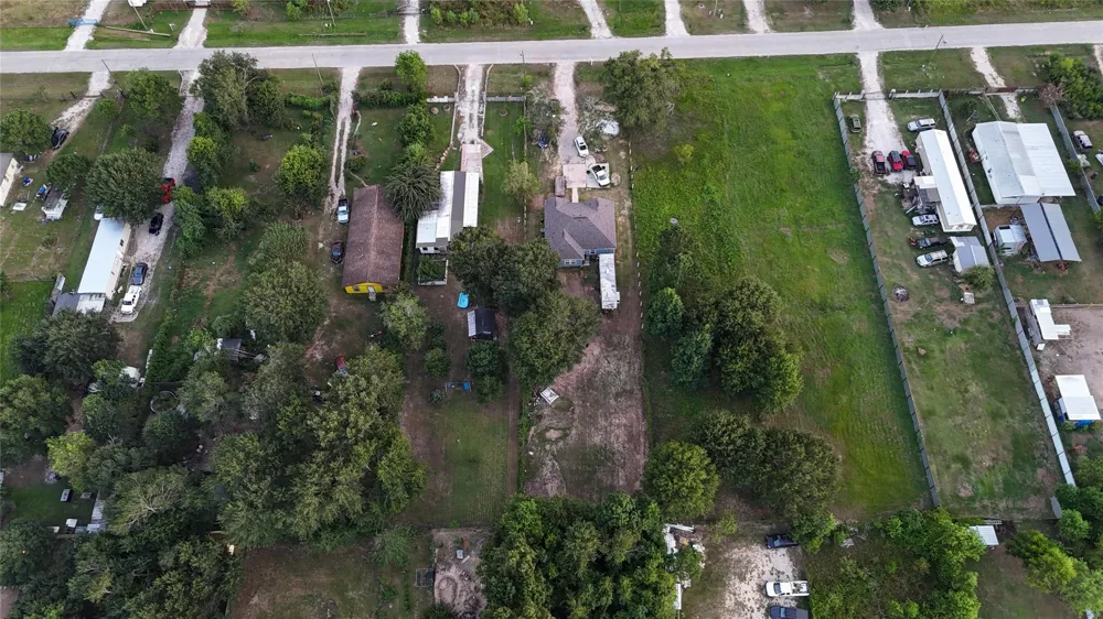 737 County Road 3406 Cleveland, TX 77327