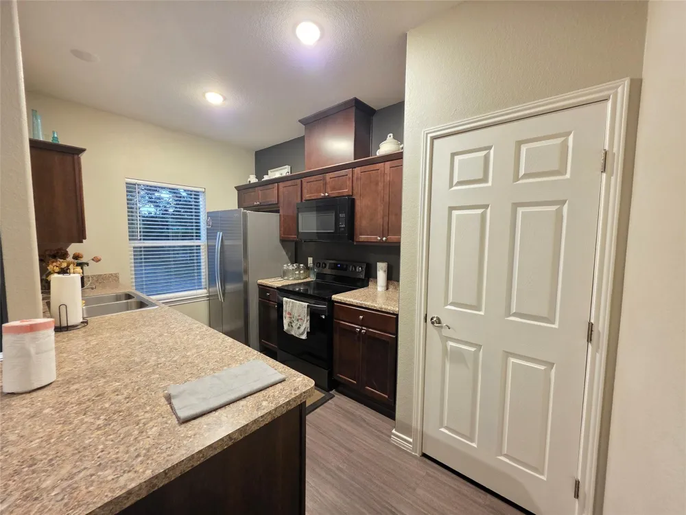 737 County Road 3406 Cleveland, TX 77327