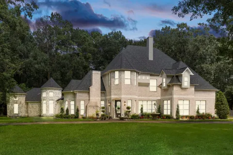 19634 Riverwalk Drive
