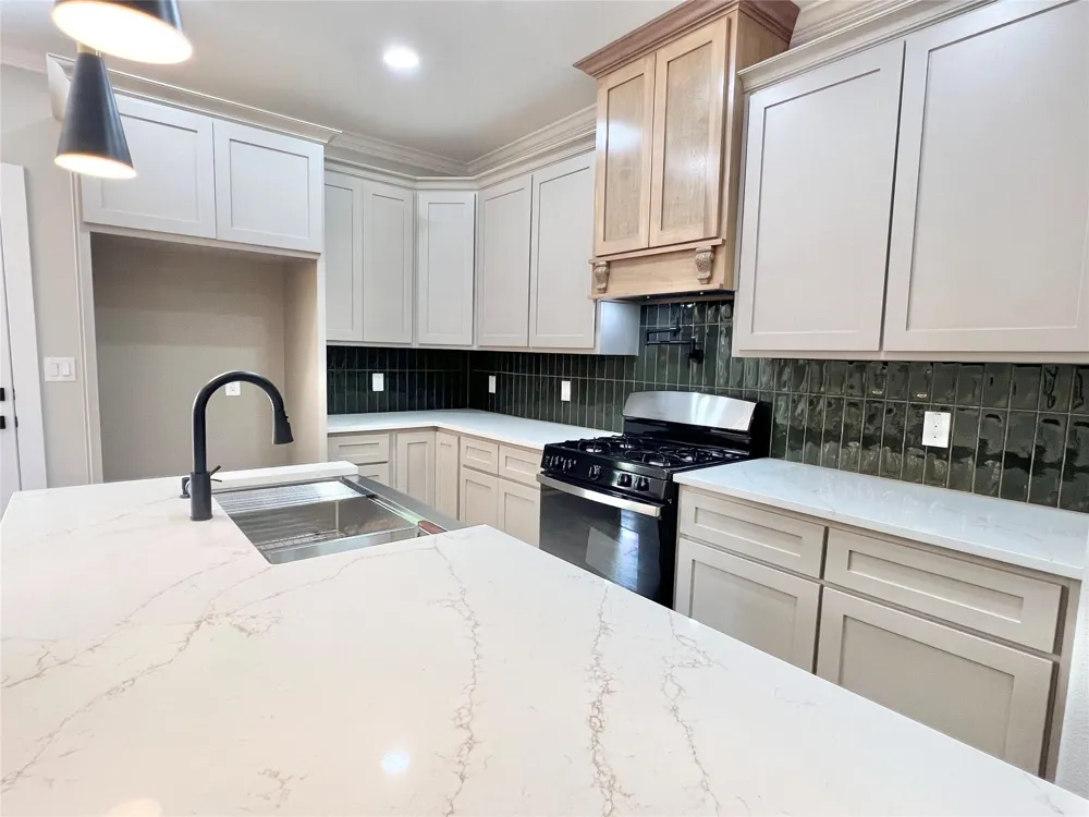 11905 23rd St Santa Fe, TX 77510
