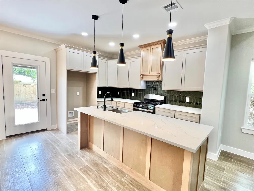 11905 23rd St Santa Fe, TX 77510