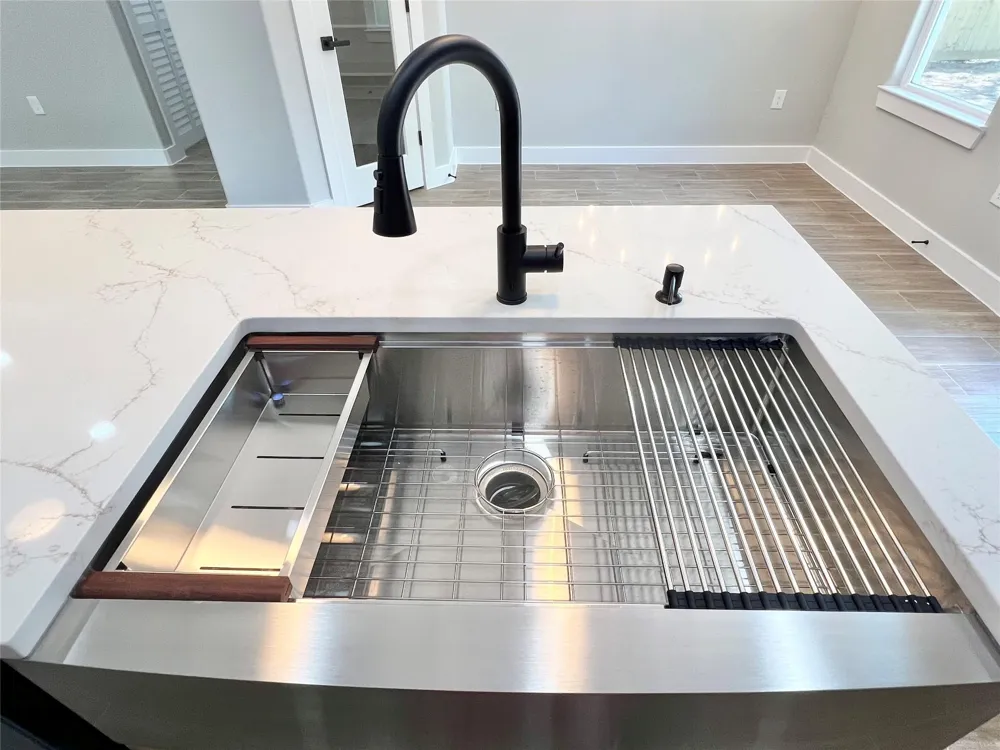 11905 23rd St Santa Fe, TX 77510