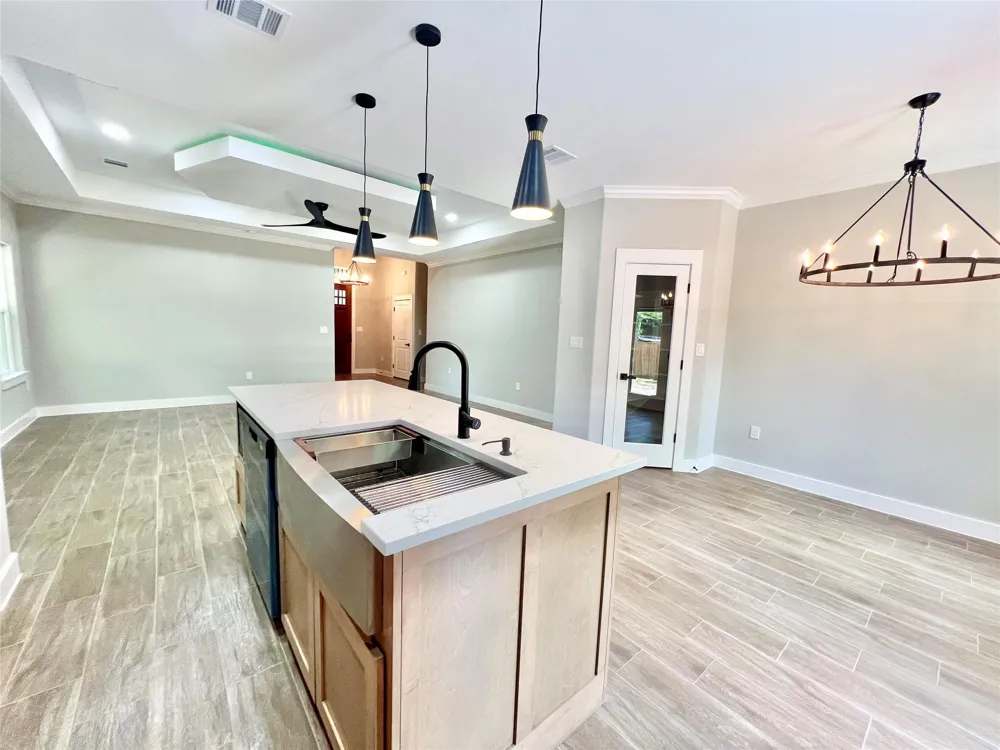 11905 23rd St Santa Fe, TX 77510