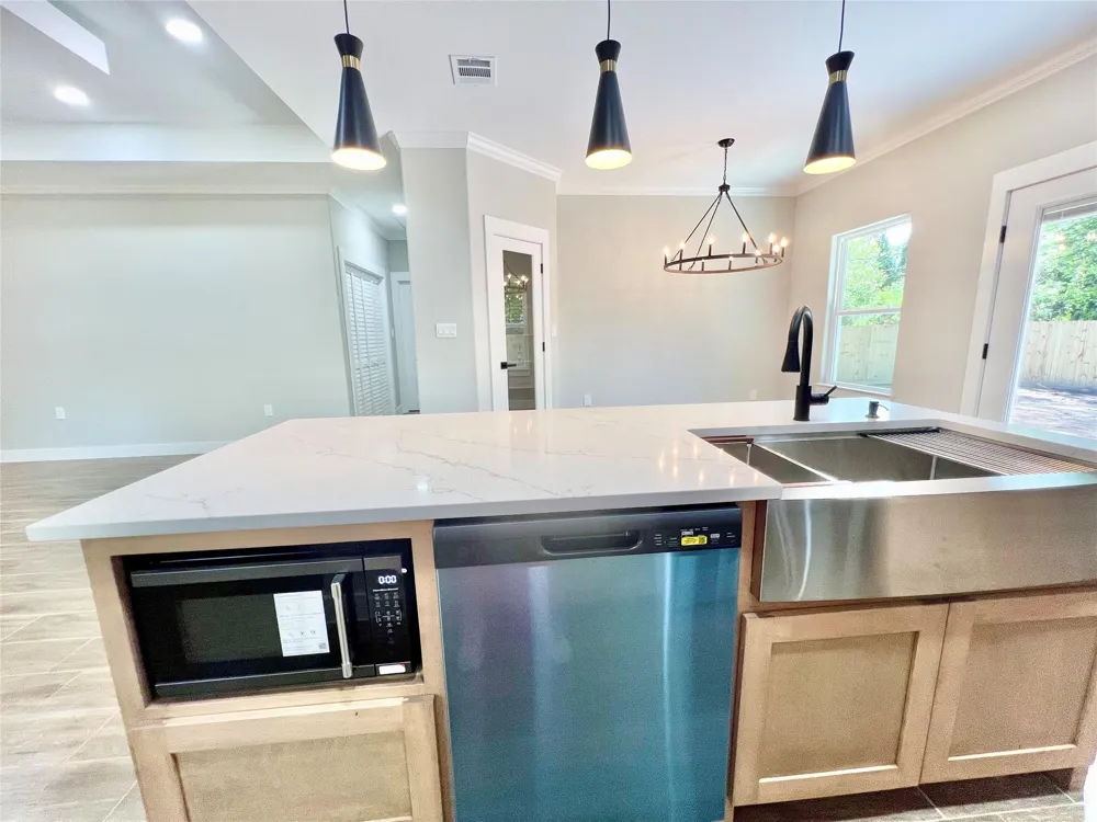 11905 23rd St Santa Fe, TX 77510