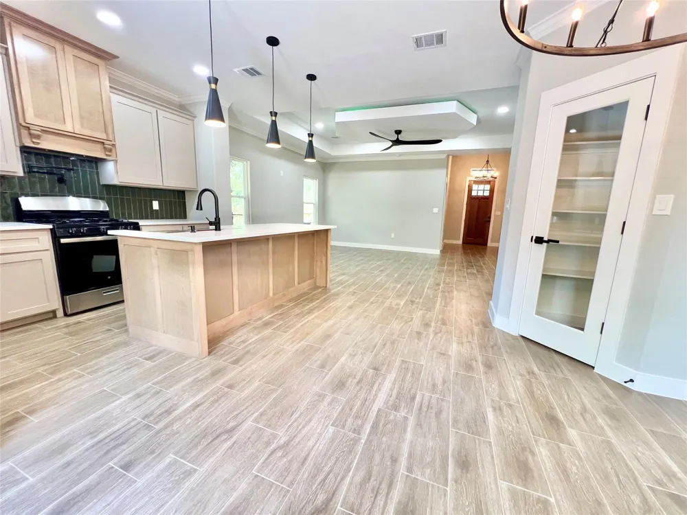 11905 23rd St Santa Fe, TX 77510