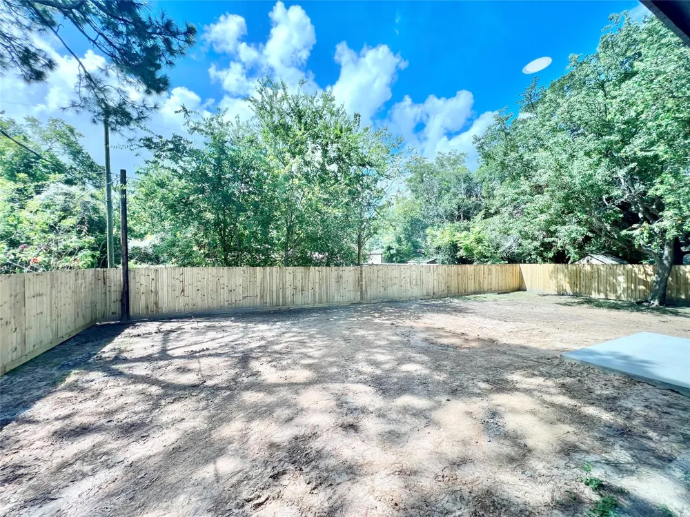 11905 23rd St Santa Fe, TX 77510