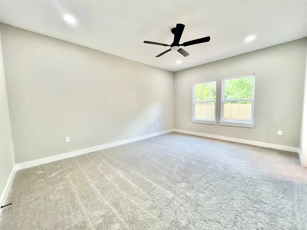 11905 23rd St Santa Fe, TX 77510