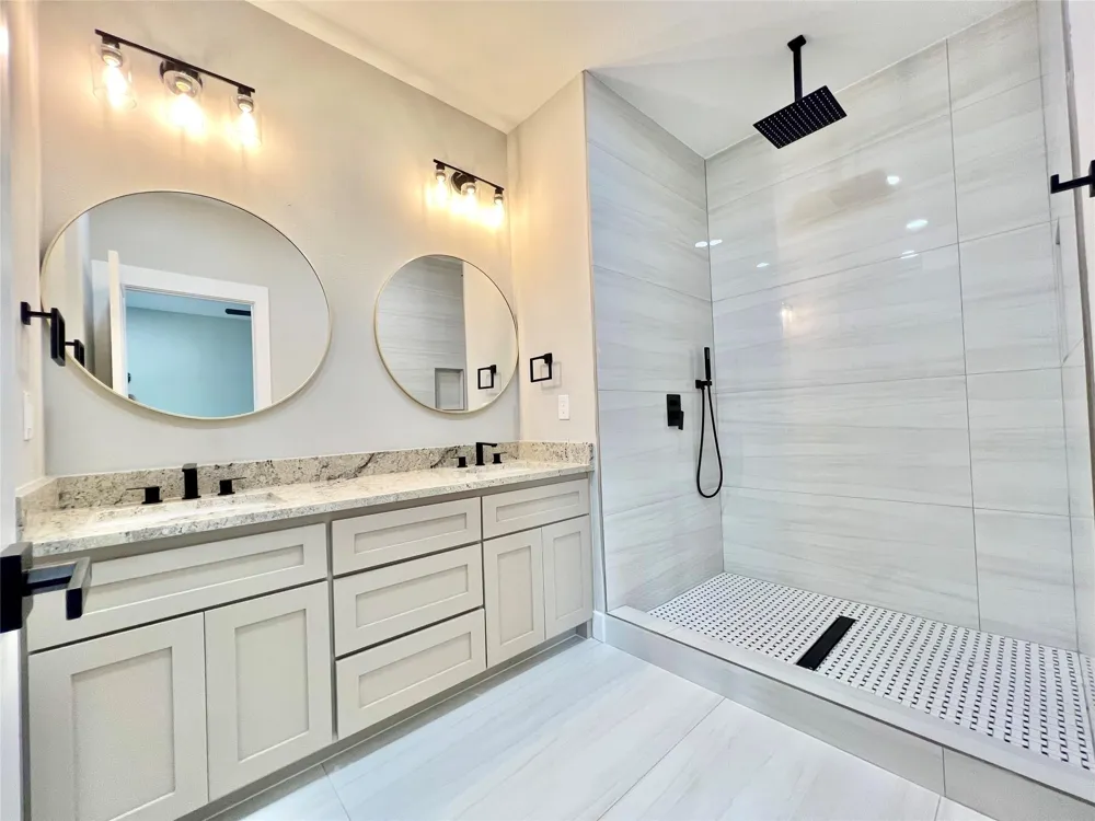11905 23rd St Santa Fe, TX 77510