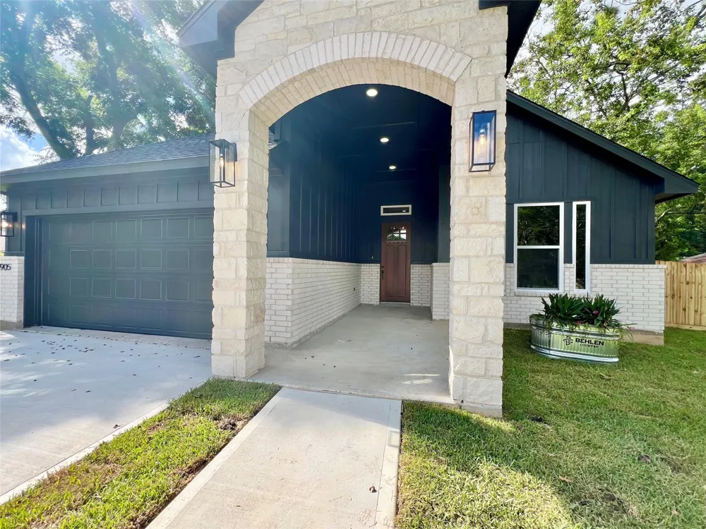 11905 23rd St Santa Fe, TX 77510