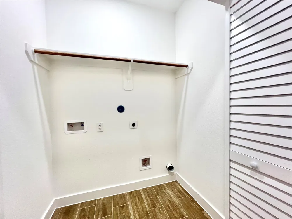 11905 23rd St Santa Fe, TX 77510