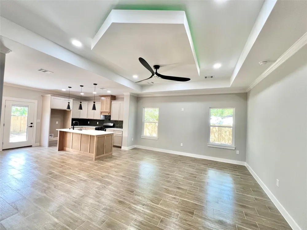 11905 23rd St Santa Fe, TX 77510