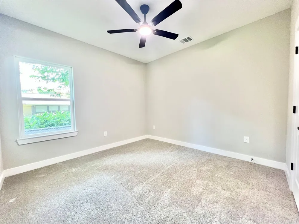11905 23rd St Santa Fe, TX 77510