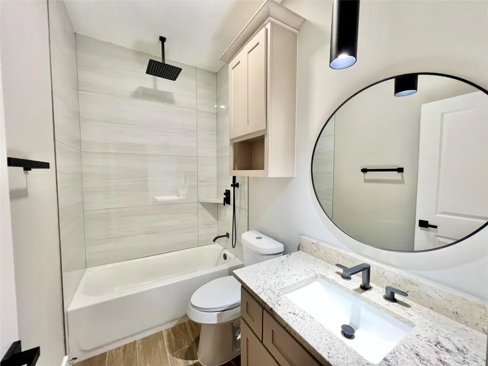 11905 23rd St Santa Fe, TX 77510
