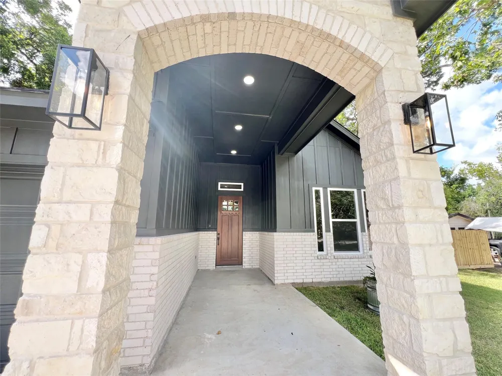 11905 23rd St Santa Fe, TX 77510