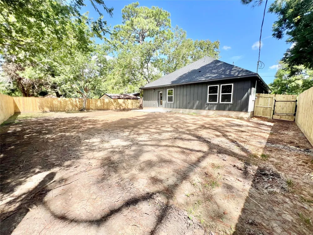 11905 23rd St Santa Fe, TX 77510