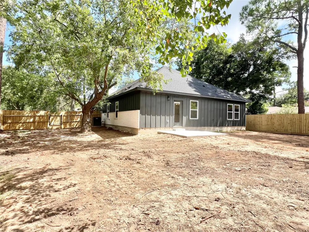 11905 23rd St Santa Fe, TX 77510