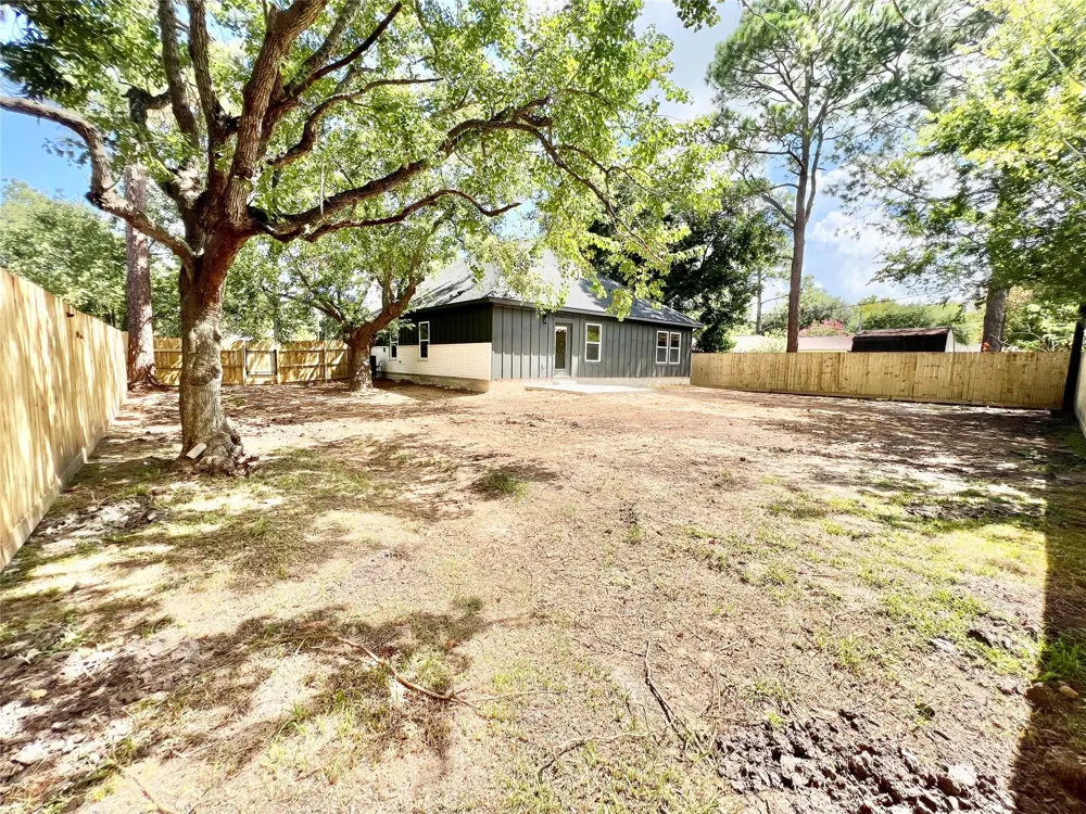 11905 23rd St Santa Fe, TX 77510