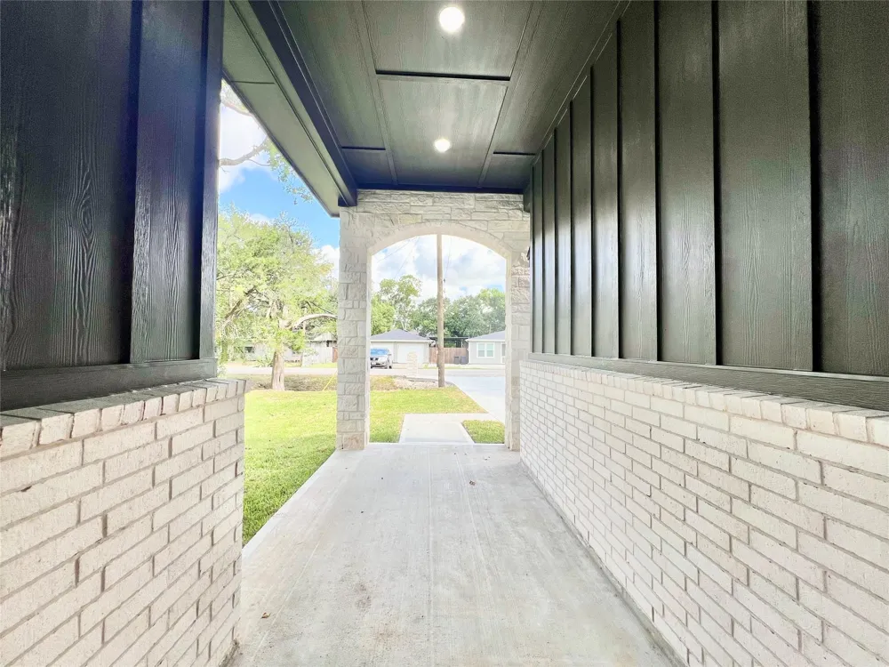 11905 23rd St Santa Fe, TX 77510